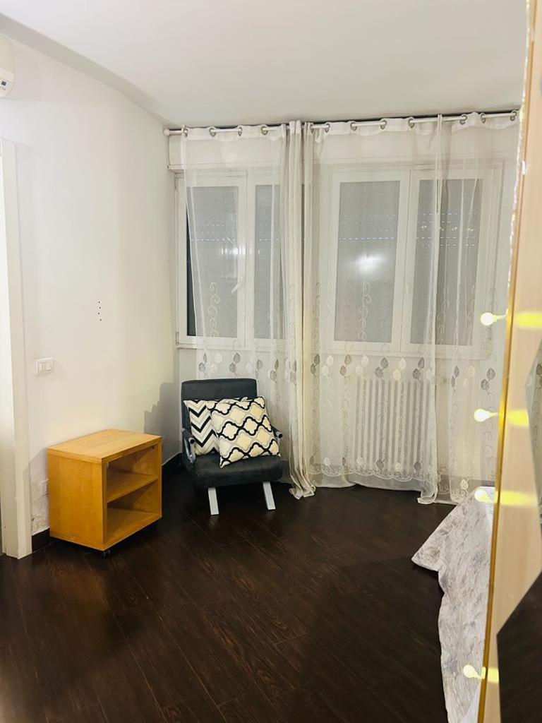 Easy Room Italy Prada Milano Eksteriør bilde